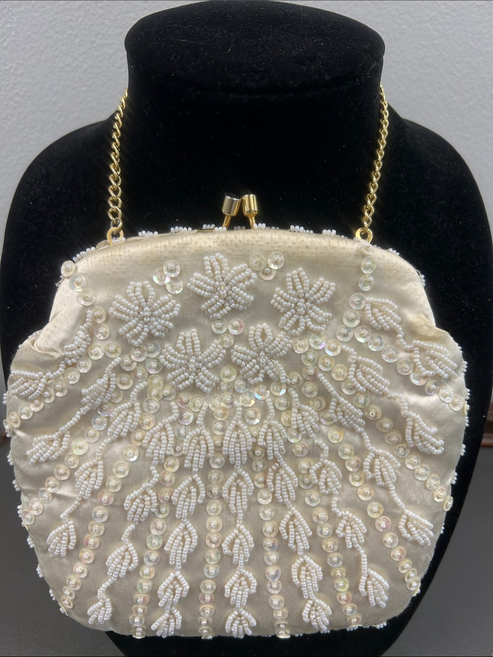 VTG White Beaded Sequin Handmade Evening Bag with Gold Frame & Kisslock Closure